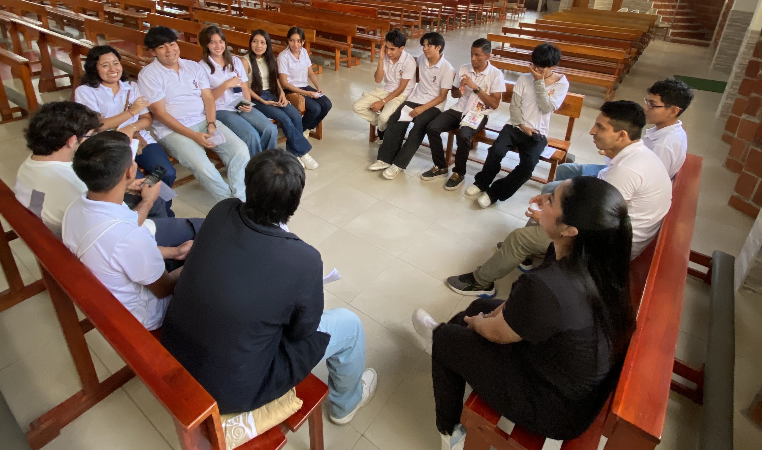 Jóvenes de Emaús compartiendo en comunidad